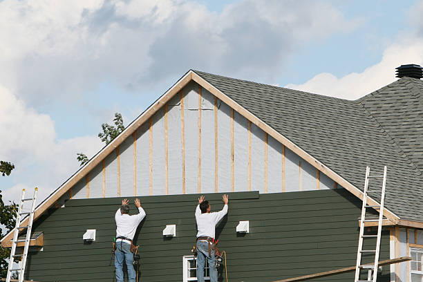 Professional Siding Installation technician working in Cramerton, NC
